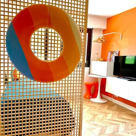 Cavaloc.fr Retrorange Apartment